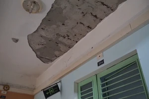 Hơn 1000 người dân nơm nớp sống trong chung cư bị nứt