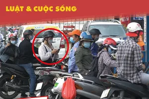 Hiểm họa lớn từ việc hút thuốc, dùng điện thoại tại cây xăng