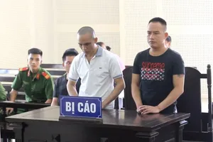 Đôi bạn nghiện đi buôn ma túy nhận mức án 20 năm tù