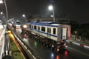 Xuyên đêm vận chuyển tàu metro số 1 về depot quận 9