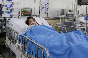 Sau mổ bắt con, người mẹ bị băng huyết, suy hô hấp nặng