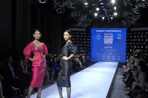 Công Trí mở màn sự kiện thời trang được chờ đón nhất trong năm