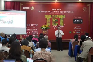 Video: Đi chơi Tết, chợ Tết trong Lễ hội Tết Việt 2021