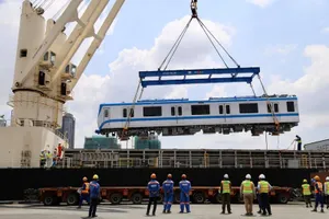 Video: Chính thức lộ diện đoàn tàu Metro số 1 