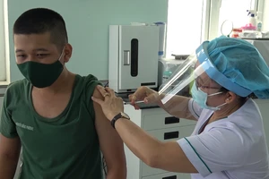 Video: Hơn 1.000 chiến sĩ biên giới Tây Nam tiêm vaccine đợt 2