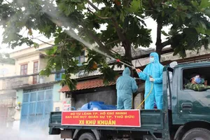 Video: Lực lượng quân sự phun khử khuẩn tại TP Thủ Đức