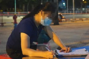 Video: Ra đường vì tò mò, người phụ nữ bị phạt 2 triệu