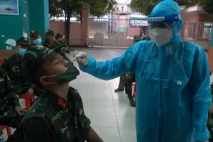 Video: Quân đội test COVID-19, bắt đầu 2 tuần tăng cường chống dịch