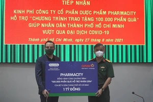 Video: Thêm 1 tỉ đồng cùng Bộ Tư lệnh TP.HCM giúp đỡ người dân khó khăn