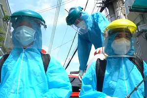 Video: Những ‘bóng hồng’ trong đội hình phun khử khuẩn phản ứng nhanh