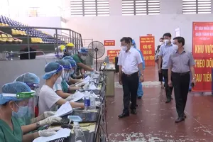 Video: Bí thư Đà Nẵng thị sát các điểm tiêm vaccine phòng COVID-19