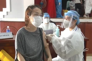 Video: Đà Nẵng tổ chức tiêm vaccine COVID-19 diện rộng cho người nước ngoài