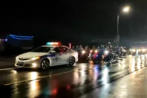 CSGT Đắk Nông dẫn đường đưa hàng ngàn công nhân đi xe máy về quê