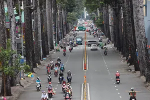 Video: Nhịp sống tại TP.HCM trong ngày chủ nhật đầu tiên của Chỉ thị 18