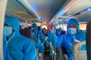 Video: ‘Chuyến xe đồng bào’ đưa người dân từ Đà Nẵng về quê nhà