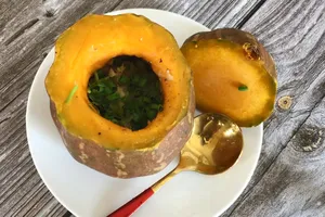 Video: Óc heo chưng bí đỏ bổ não, chữa rối loạn tiền đình