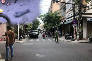 Video: Hiện trường vụ hỗn chiến khiến 1 người nằm bất động, dưới đất có khẩu súng