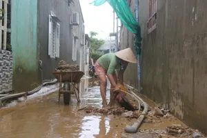 Video: Người dân kể lại giây phút cứu người trong lũ dữ ở Đà Nẵng