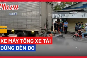 Video: Tông vào xe tải đang dừng đèn đỏ, một thanh niên tử vong