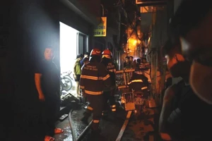 Video: Nhân chứng kể lại vụ cháy chung cư mini ở Hà Nội