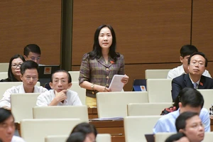 Video: Quốc hội chất vấn Nhóm lĩnh vực Kinh tế tổng hợp