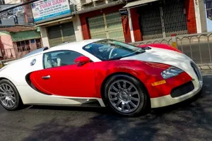 Ô tô nước nào nhập về Việt Nam giá 'khủng' nhất?