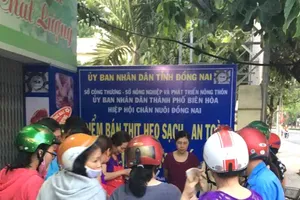 Kéo nhau đi mua thịt heo giá rẻ, có loại 40.000 đồng/kg