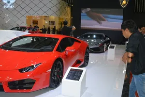 Dàn siêu xe phải nộp phí tiền tỉ tại Việt Nam