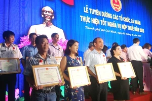 Tuyên dương gần 1.380 tổ chức, cá nhân nộp thuế tốt 