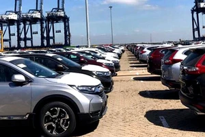 Hàng ngàn ô tô thuế 0% đầu tiên 'vượt rào' về Việt Nam 