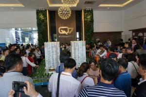 Hàng ngàn căn hộ vẫn tung ra thị trường bất chấp “sốt” đất