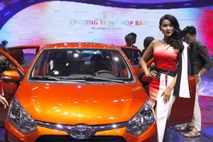 Có khoảng 300 triệu đồng nên mua ô tô nào?