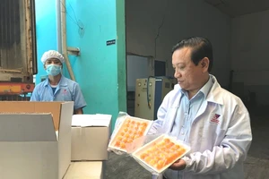 Lần đầu tiên lòng đỏ trứng vịt muối Việt Nam 'bay' sang Úc