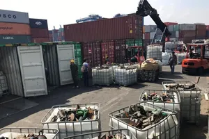 Vẫn 'đau đầu' với 23.000 container rác ngoại nhập nằm ở cảng