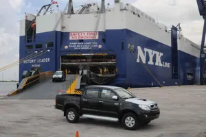 Hàng ngàn xe bán tải nhập về 'né' lệ phí trước bạ tăng 