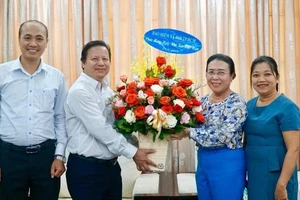 Bảo Hiểm Xã Hội TP chúc mừng báo Pháp Luật TP.HCM dịp 21-6