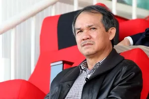 Tỉ phú Dương sát cánh, bầu Đức vẫn chưa hết vận xui