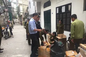 Bắt quả tang nhân viên cắt mác Trung Quốc, gắn mác nổi tiếng