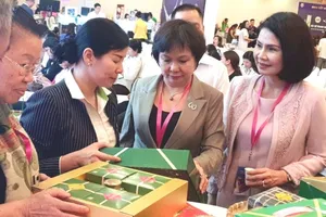 Bánh chưng, lẩu tết rục rịch lên kệ siêu thị