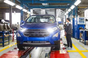 Dịch COVID-19: Kiến nghị giảm 50% thuế VAT, phí trước bạ ô tô