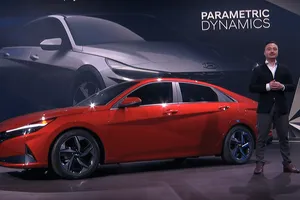 Hyundai Elantra mới ra mắt giá chỉ từ 291 triệu đồng