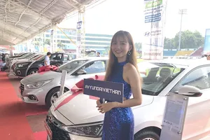 Người mua ô tô hồi hộp chờ được giảm 50% phí trước bạ
