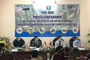 Chuyên gia tới Việt Nam, 2.000 tấn trái cây bay sang Mỹ