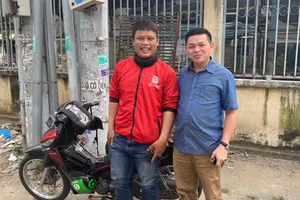 Tài xế Gojek trả lại điện thoại Vertu hàng trăm triệu đồng