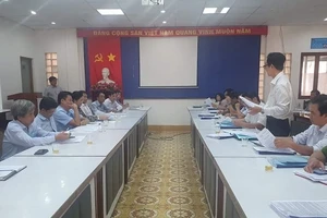 Chủ nhà máy 100 tỉ kiệt sức, lo phá sản vì dính... cái mương 