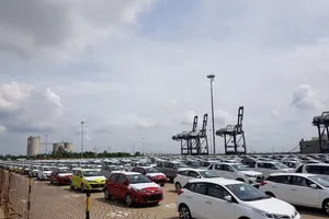 Ô tô nhập giá 400 triệu đồng lại ào ào vào Việt Nam