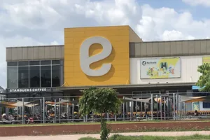 Tỷ phú ô tô Trần Bá Dương chính thức mua siêu thị của Hàn Quốc