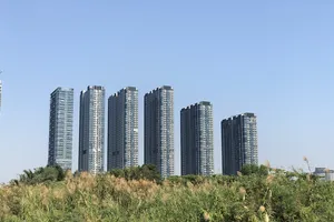 Thị trường bất động sản TP.HCM phân chia 2 khu vực giá 