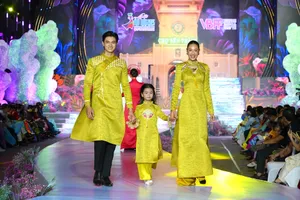 Lễ hội Áo dài TP.HCM 2025 qua chùm ảnh 'Sắc - Son' đầy ấn tượng