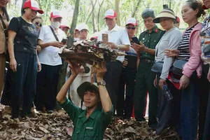 Du khách ráo riết săn tour lễ 30-4 giá tốt, lữ hành tất bật chốt đơn